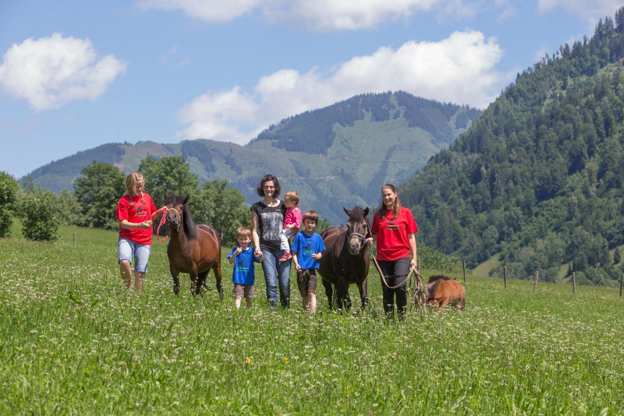 ホテル Feriendorf Ponyhof Fusch an der Grossglocknerstrasse エクステリア 写真